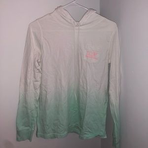 Vineyard Vines sweatshirt